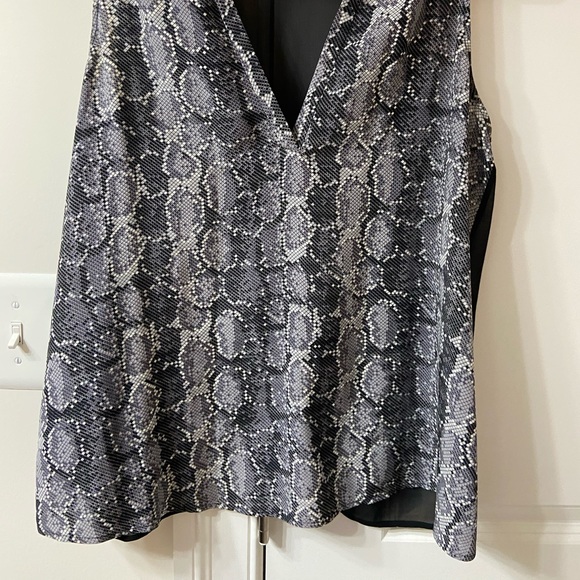 GORGEOUS Joie Tank - Picture 2 of 8